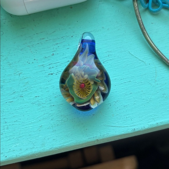 Source Unknown Jewelry - Artisan Flower Motif in Hand blown Glass Pendant